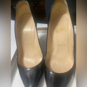 Christian louboutin black pump heel